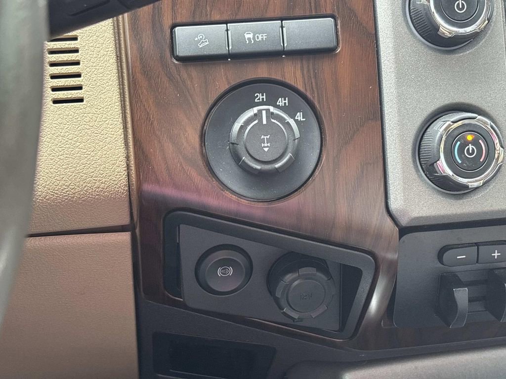 Used 2015 Ford F250 Lariat w/ Lariat Interior Package AWD/4WD image 21