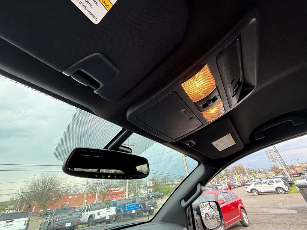 Used 2018 Nissan Titan SV w/ SV Convenience Package image 24