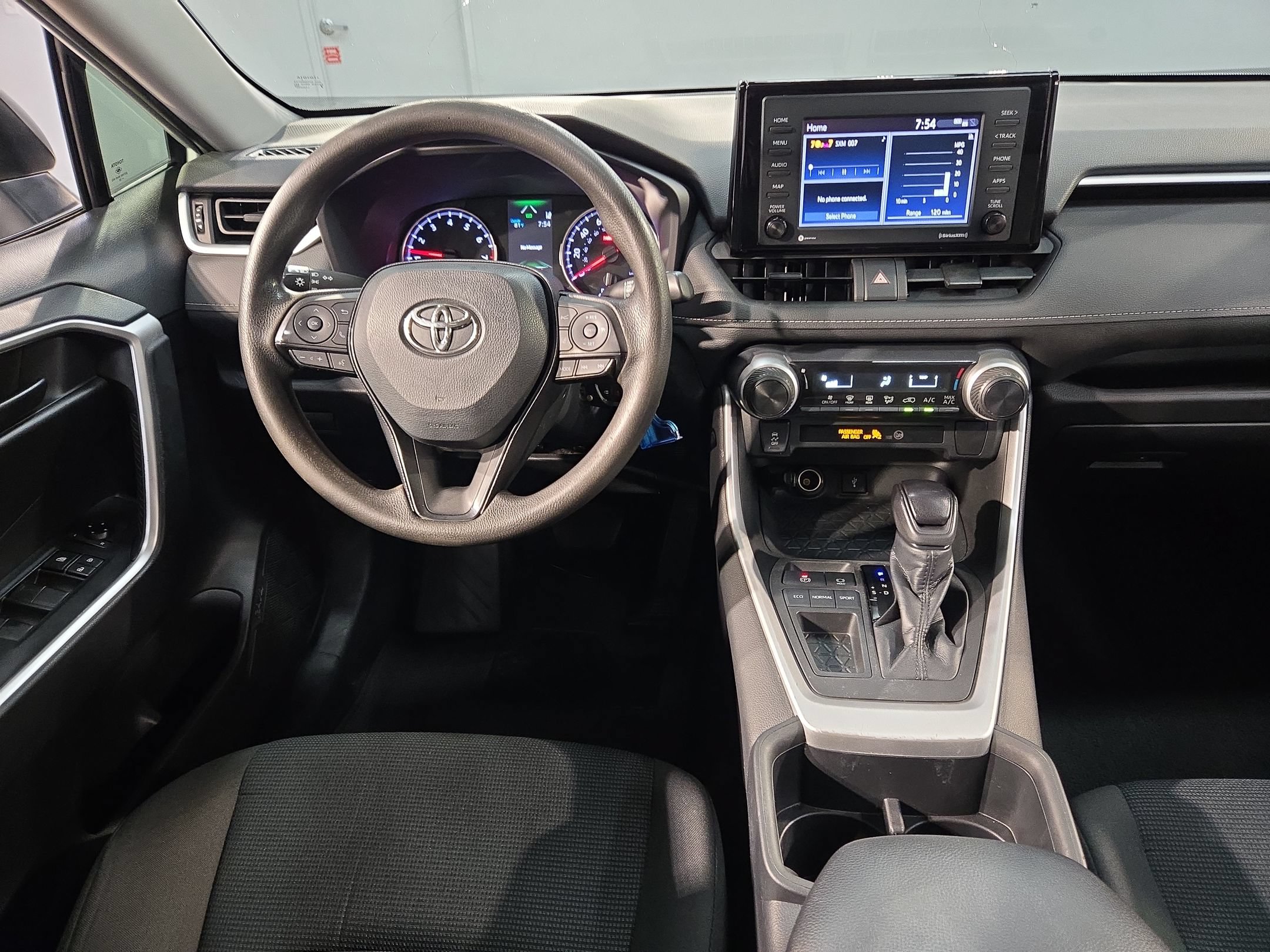 Used 2022 Toyota RAV4 LE FWD image 9