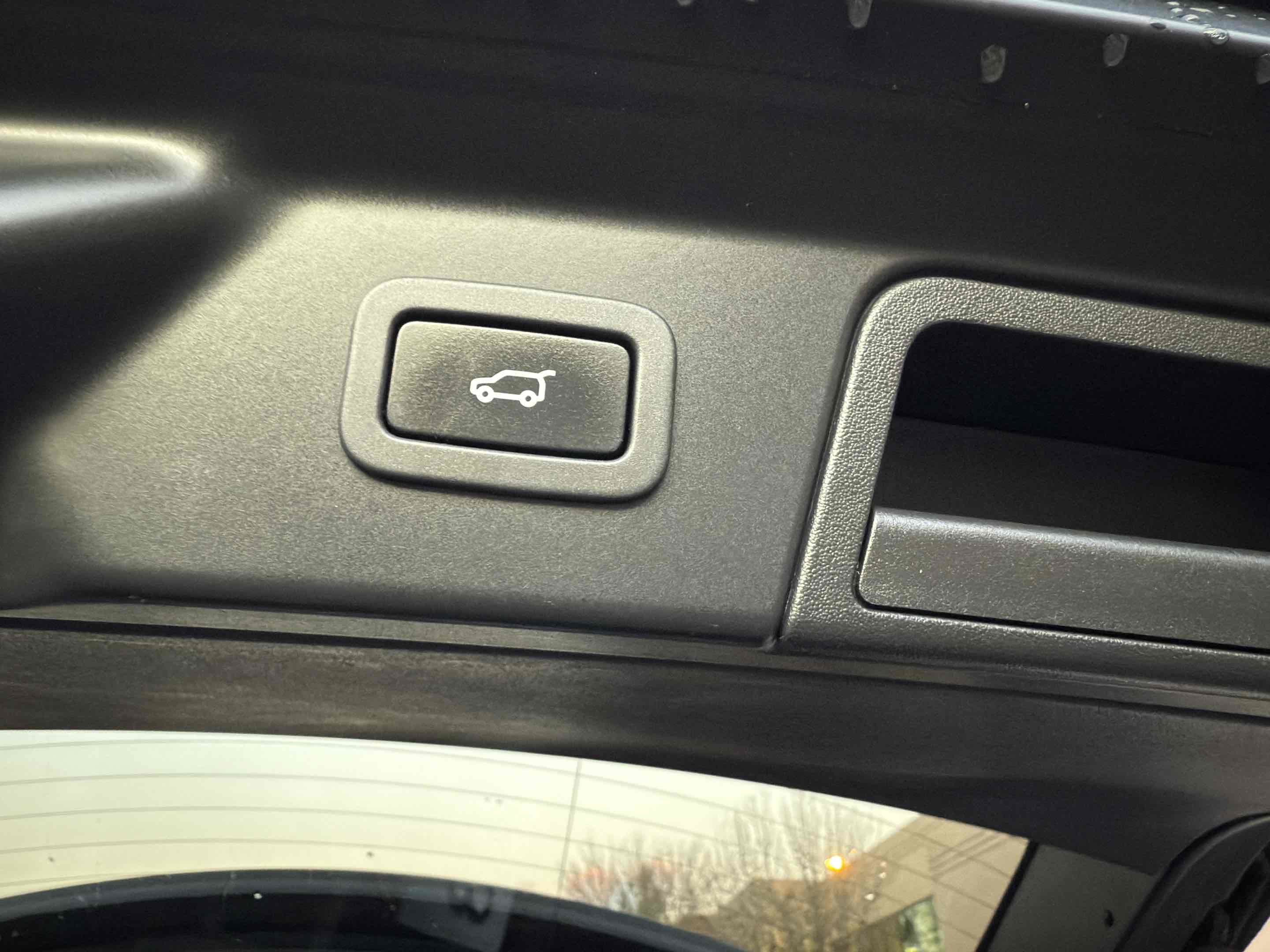 Used 2018 Land Rover Range Rover Velar R-Dynamic SE image 86