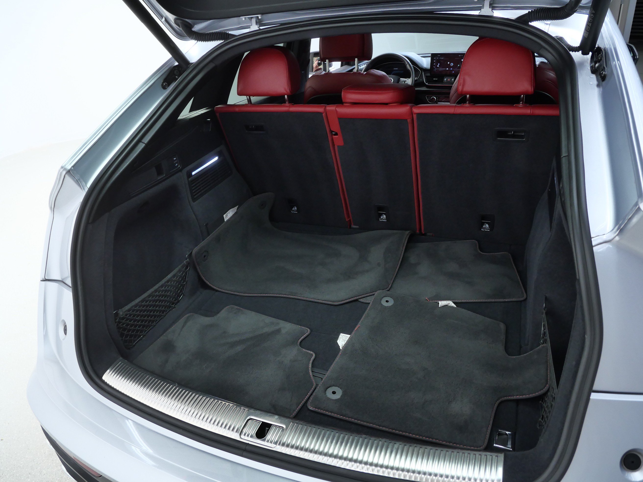 Used 2023 Audi SQ5 Prestige w/ Prestige Package AWD/4WD image 7