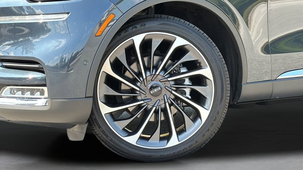 Used 2023 Lincoln Aviator Reserve w/ Equipment Group 201A image 6