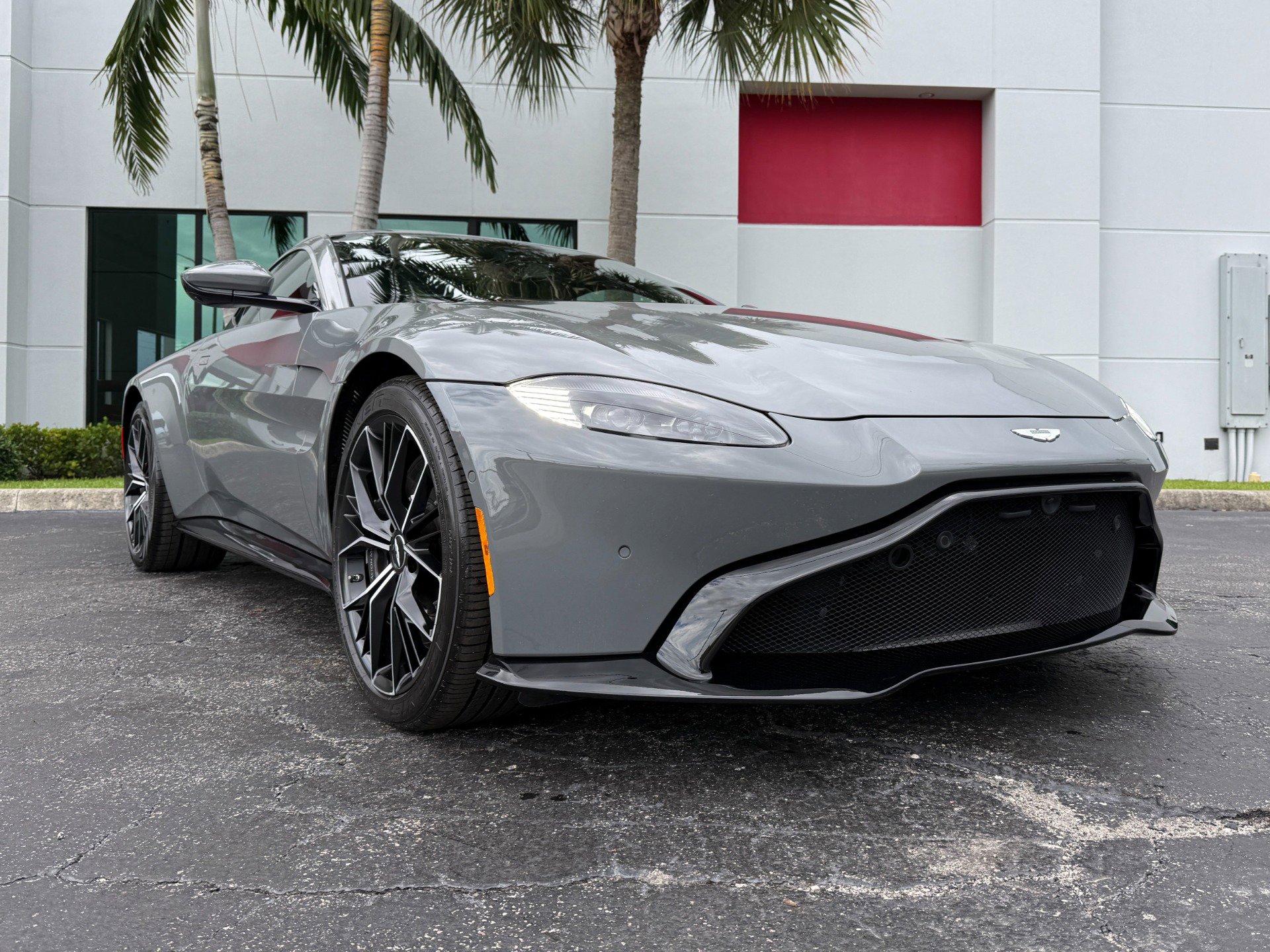 Used 2023 Aston Martin V8 Vantage Coupe image 7