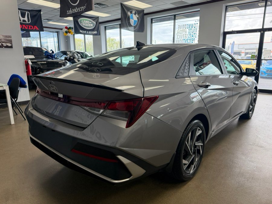 Used 2025 Hyundai Elantra Sport FWD image 19