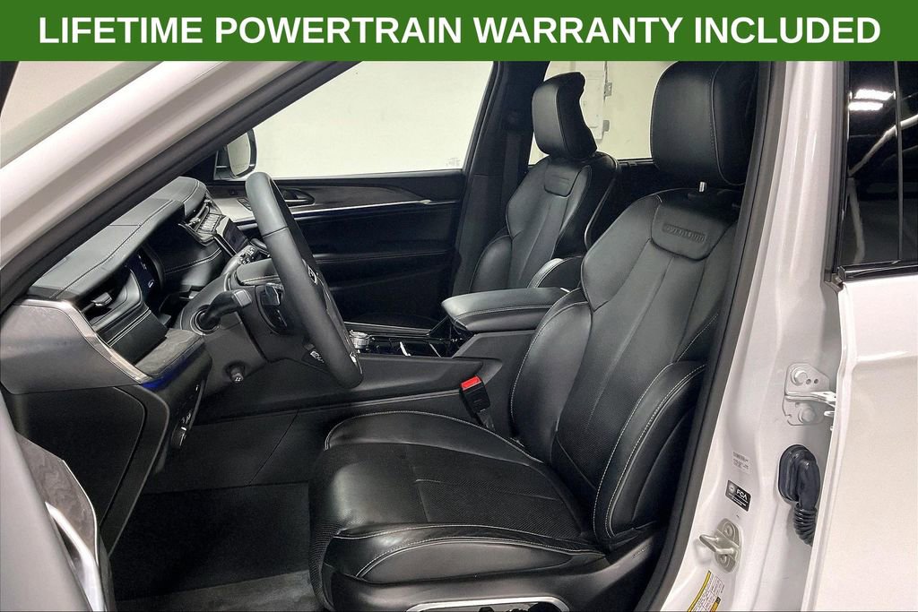 Used 2024 Jeep Grand Cherokee Overland w/ Luxury Tech Group IV AWD/4WD image 34