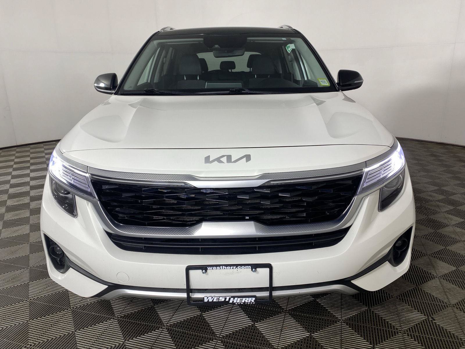 Used 2022 Kia Seltos S FWD image 2