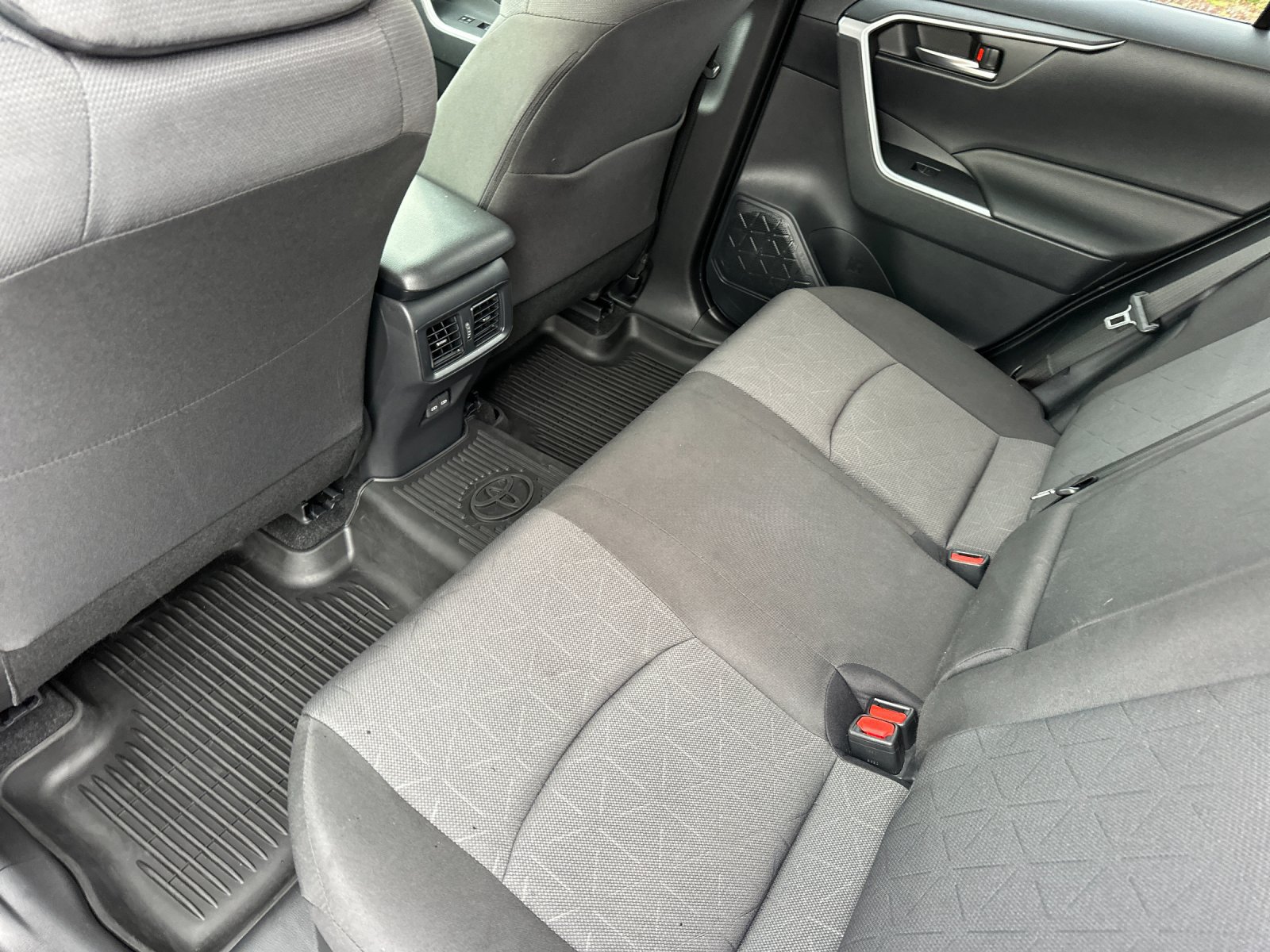 Used 2025 Toyota RAV4 XLE w/ Convenience Package AWD/4WD image 12
