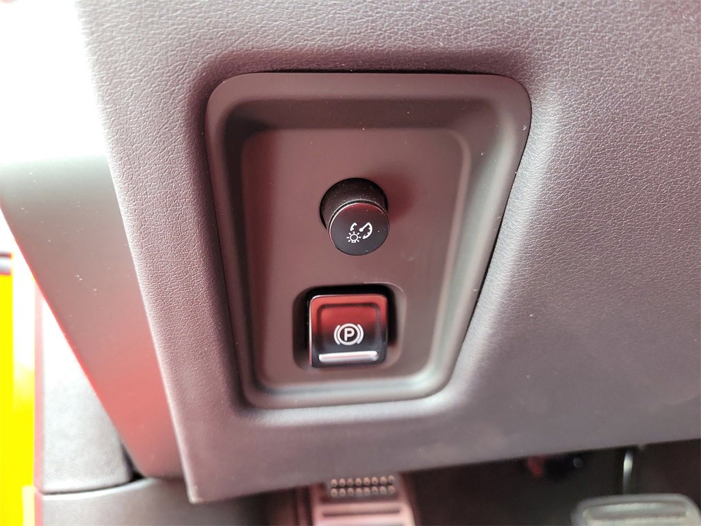 Used 2023 Chevrolet Corvette Stingray Coupe w/ Z51 Performance Package image 22