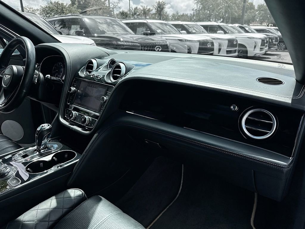 Used 2018 Bentley Bentayga Activity image 33
