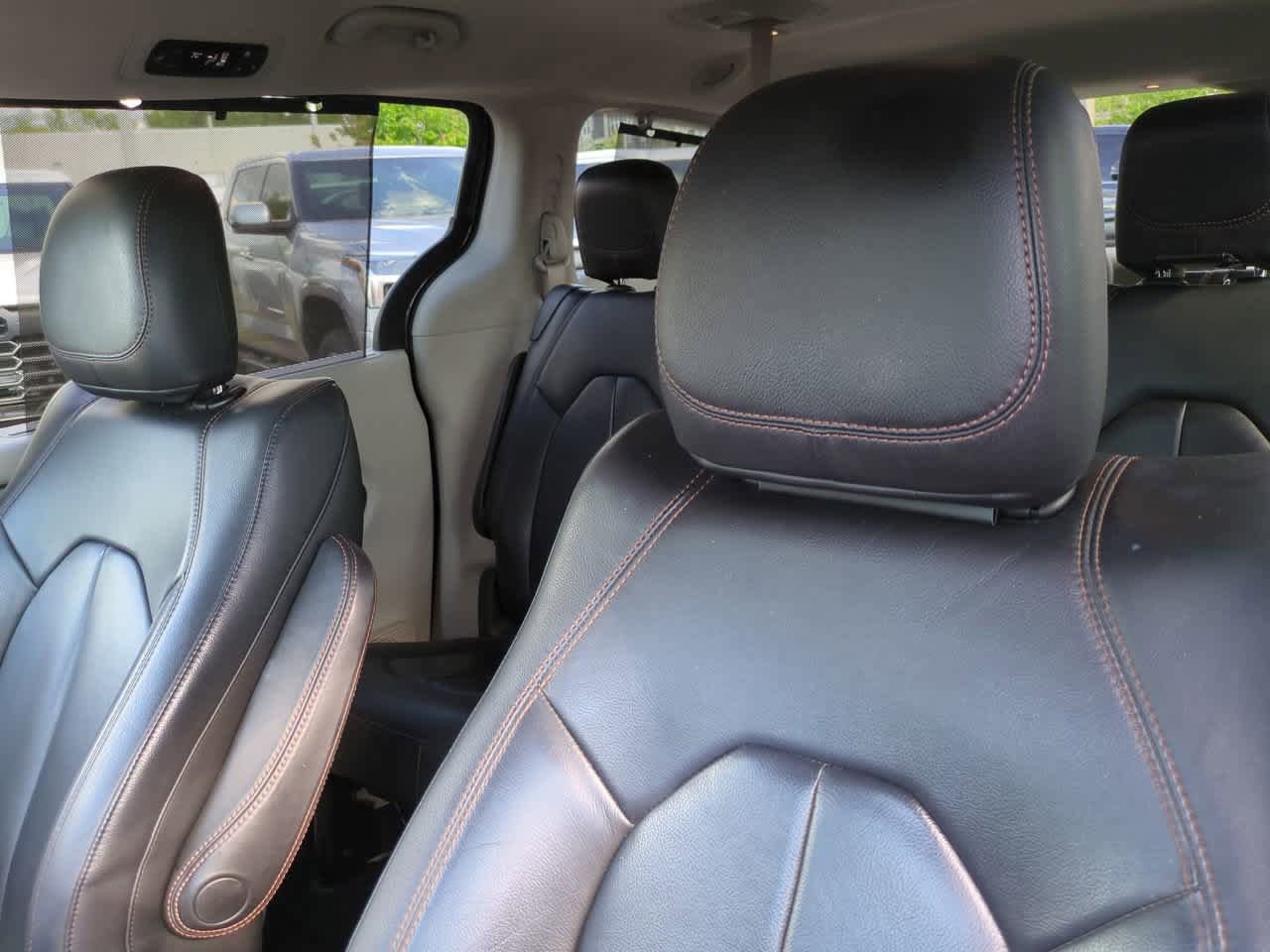 Used 2017 Chrysler Pacifica Touring-L FWD image 8