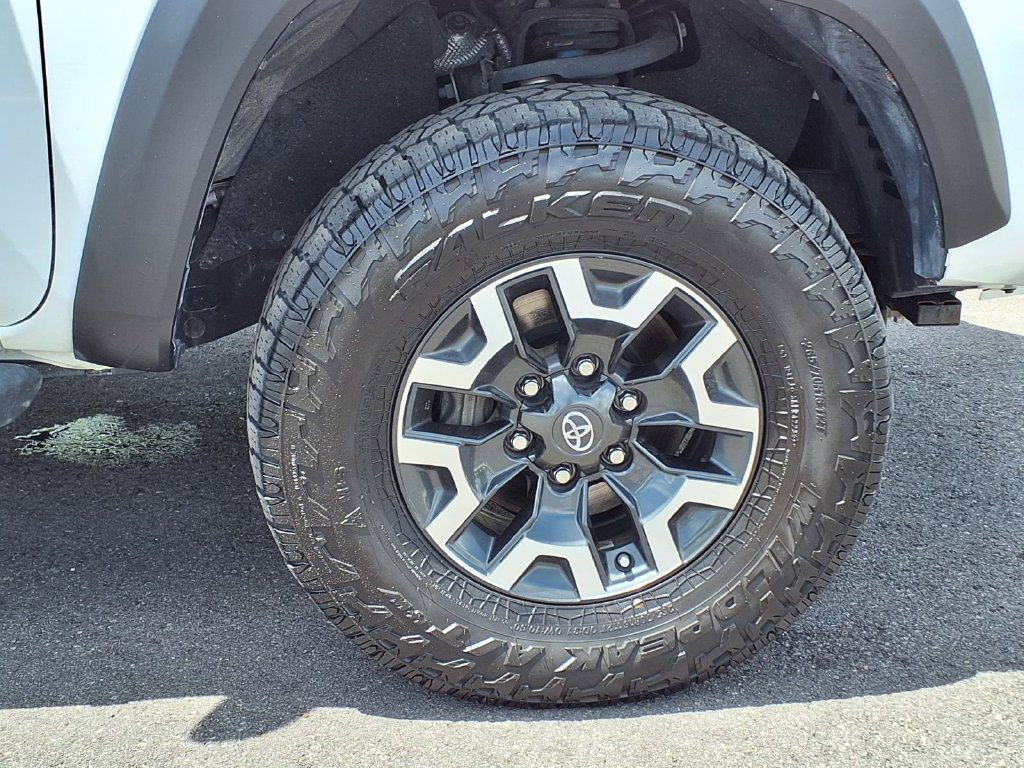 Used 2020 Toyota Tacoma TRD Off-Road w/ Technology Package AWD/4WD image 12