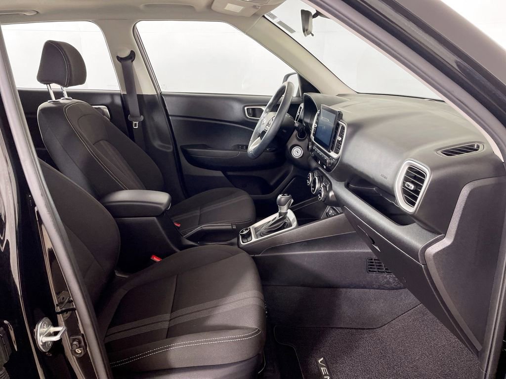 Used 2023 Hyundai Venue SEL image 30