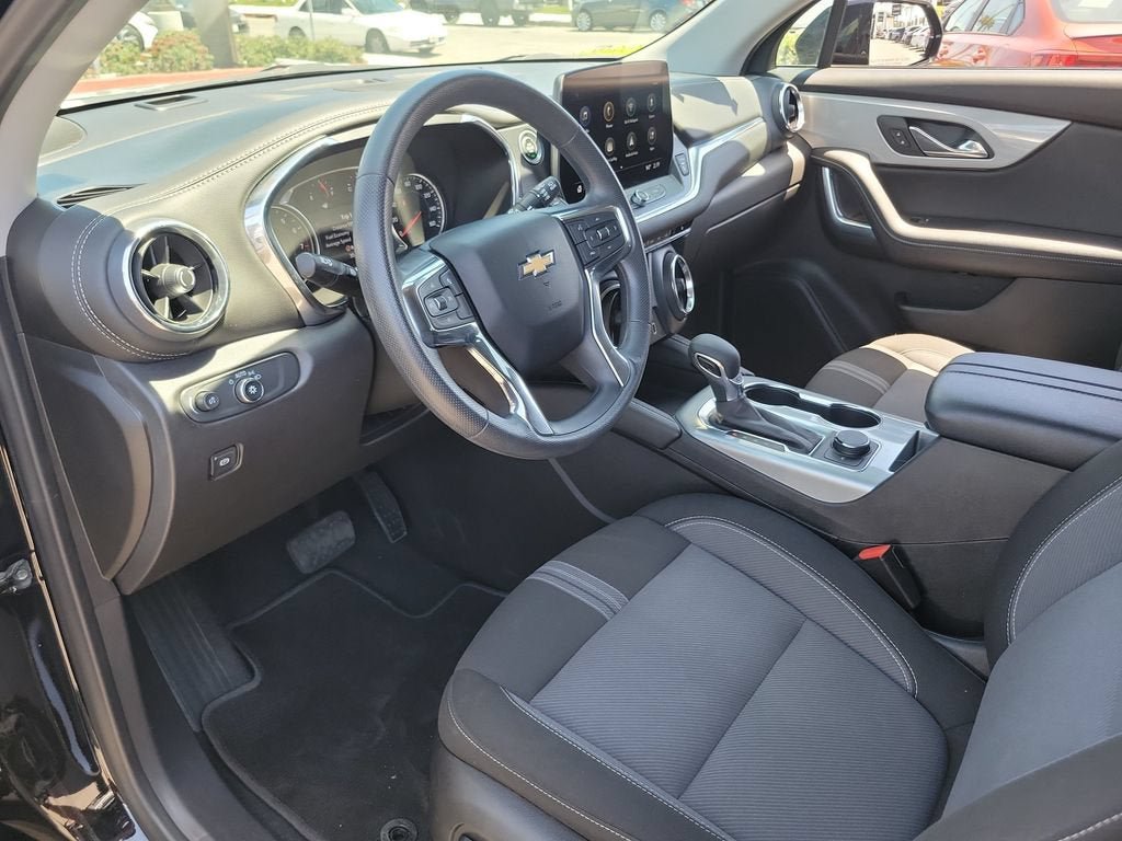Used 2025 Chevrolet Blazer LT FWD image 17