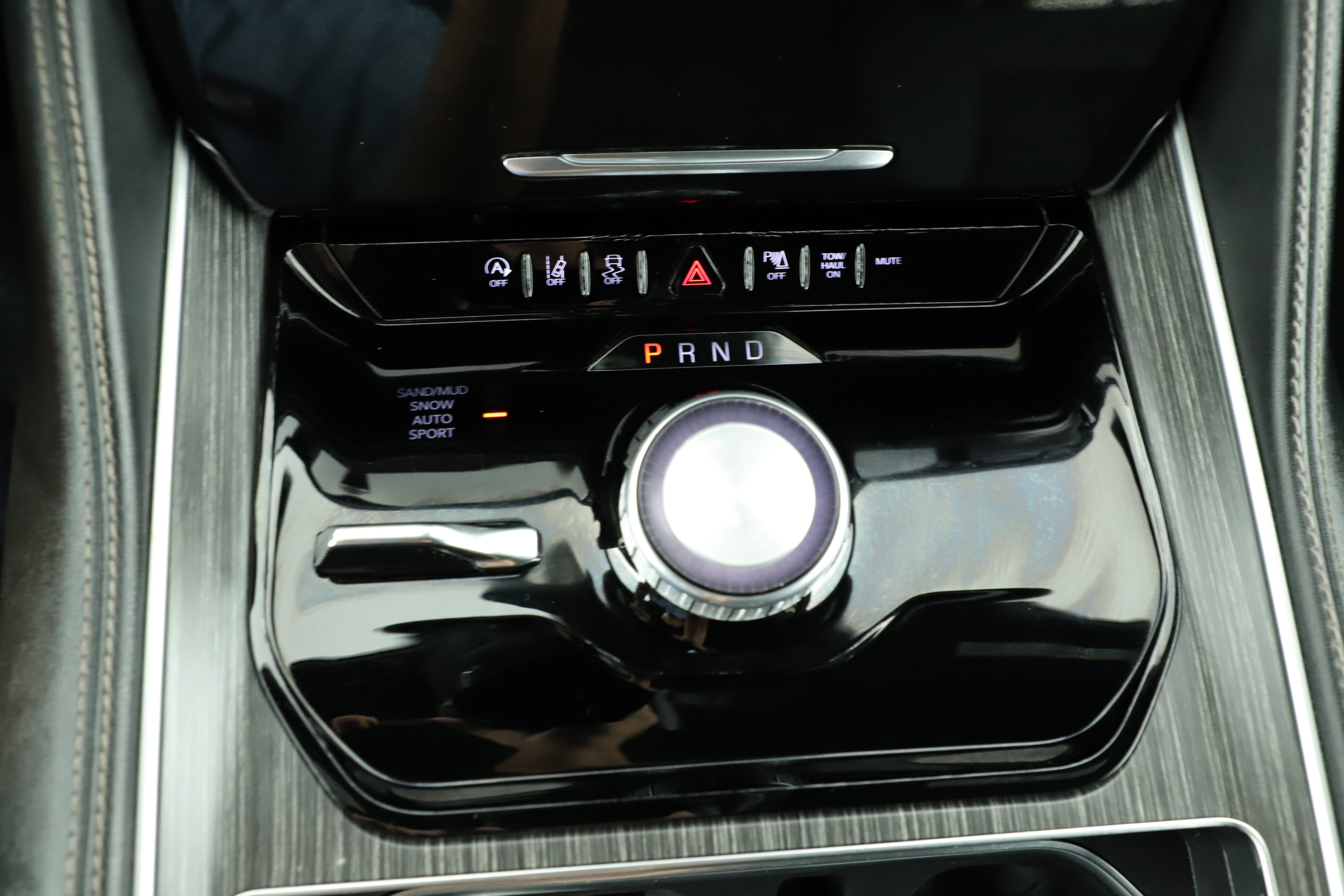 Used 2024 Jeep Wagoneer Series II w/ Flexible Seating Group image 24