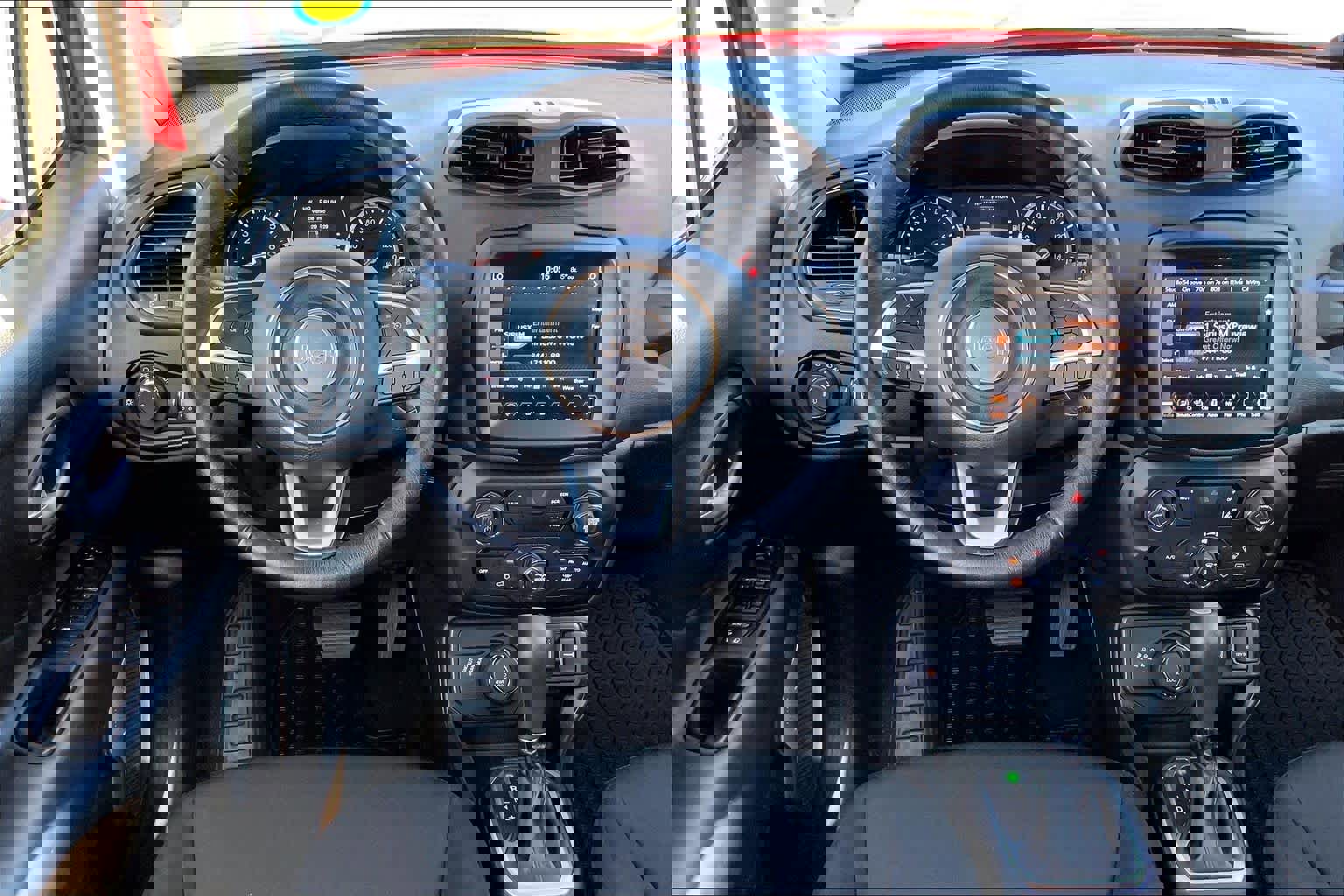 Used 2023 Jeep Renegade Latitude w/ Premium Group image 9