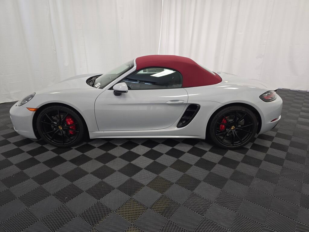 New 2025 Porsche 718 Boxster S image 2