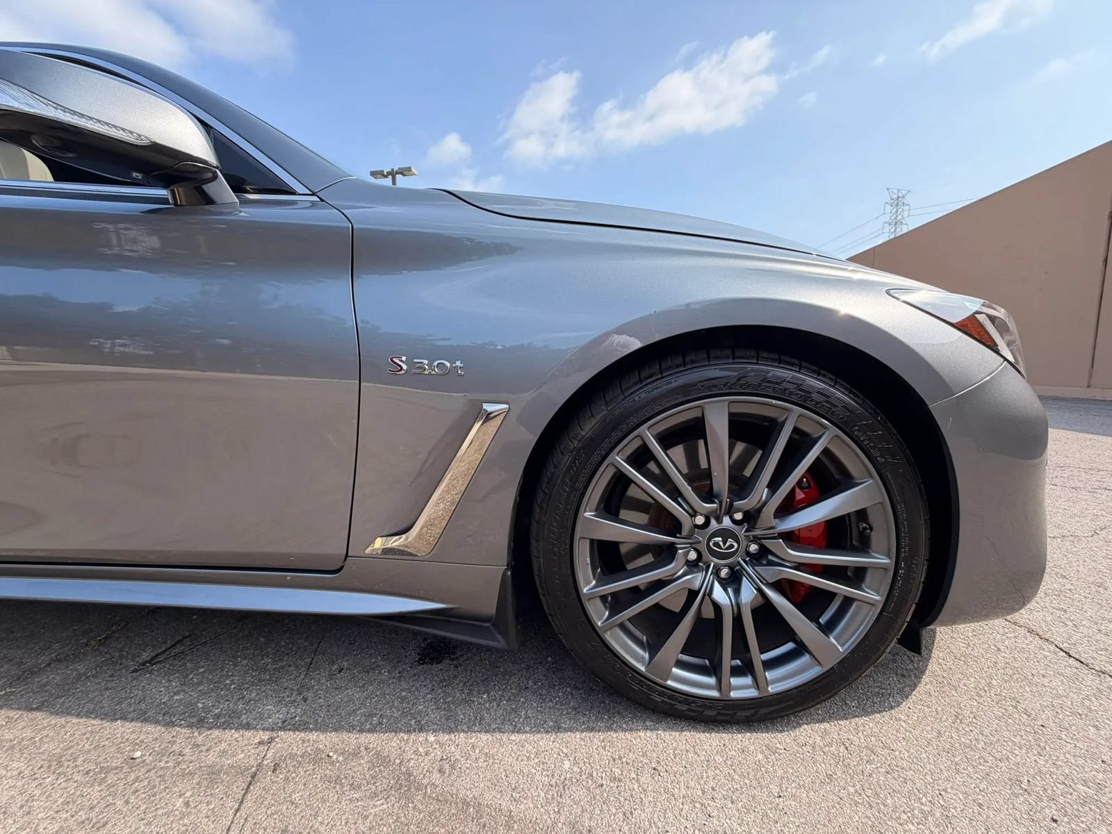 Used 2017 INFINITI Q60 Red Sport 400 AWD/4WD image 32