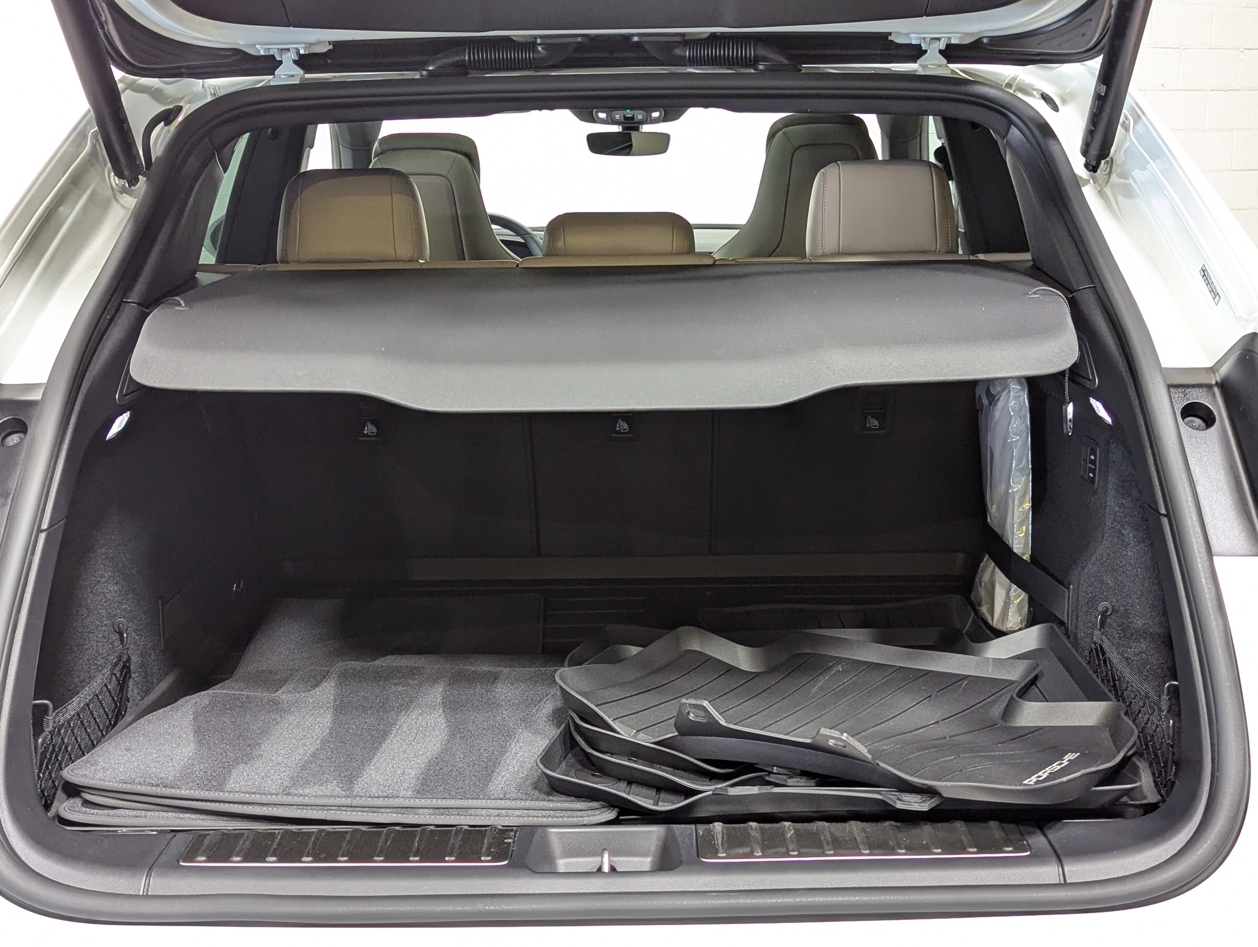 Certified 2025 Porsche Macan 4 Electric image 16