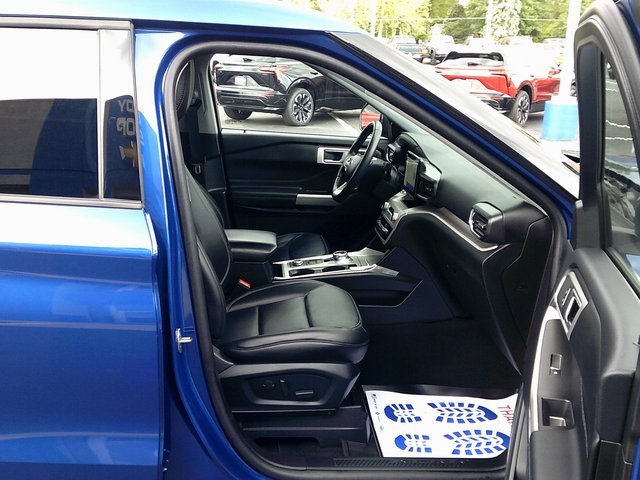 Used 2023 Ford Explorer XLT w/ Equipment Group 202A image 28