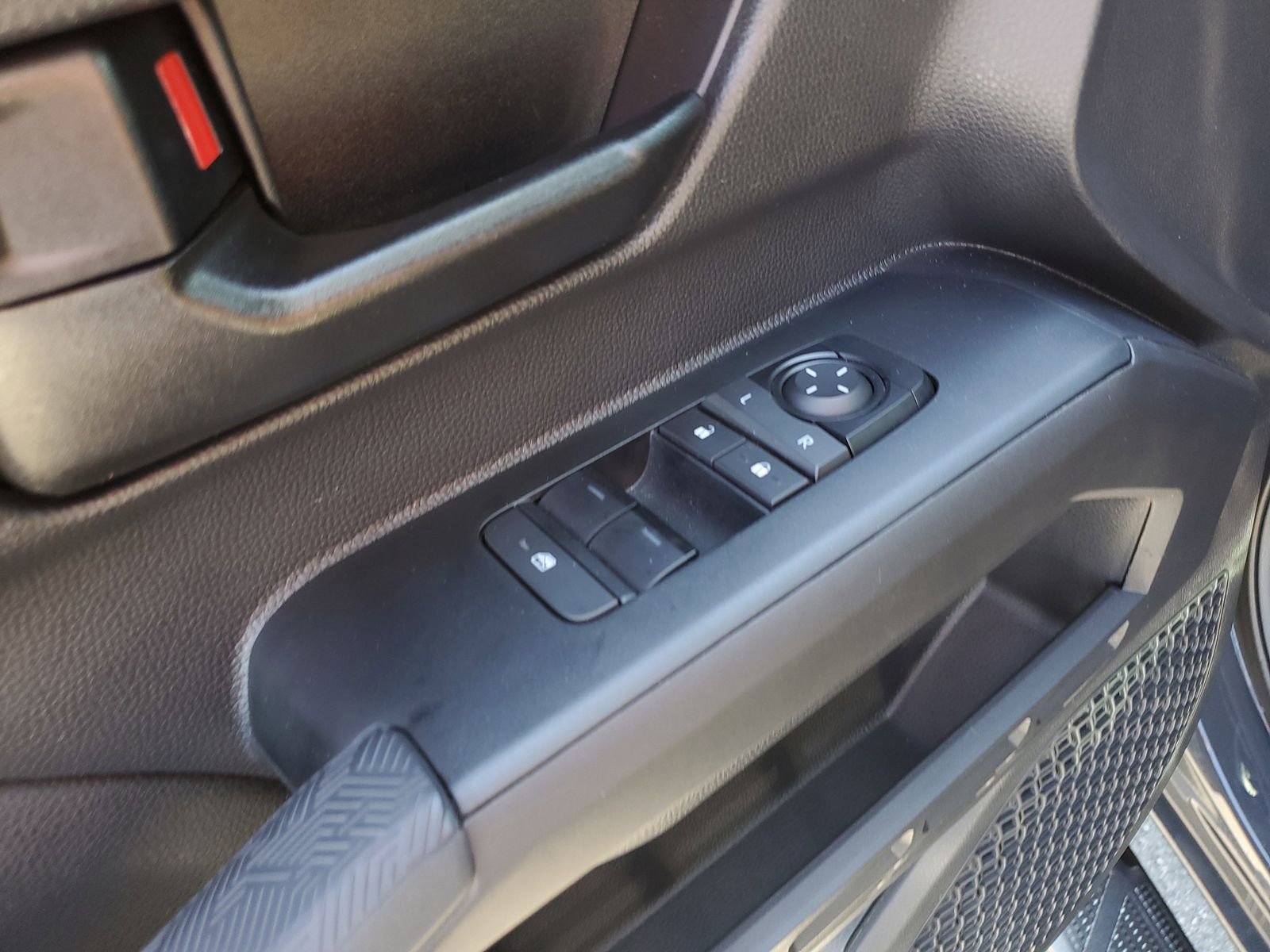 Certified 2025 Toyota Tacoma SR w/ SR Upgrade Package AWD/4WD image 15