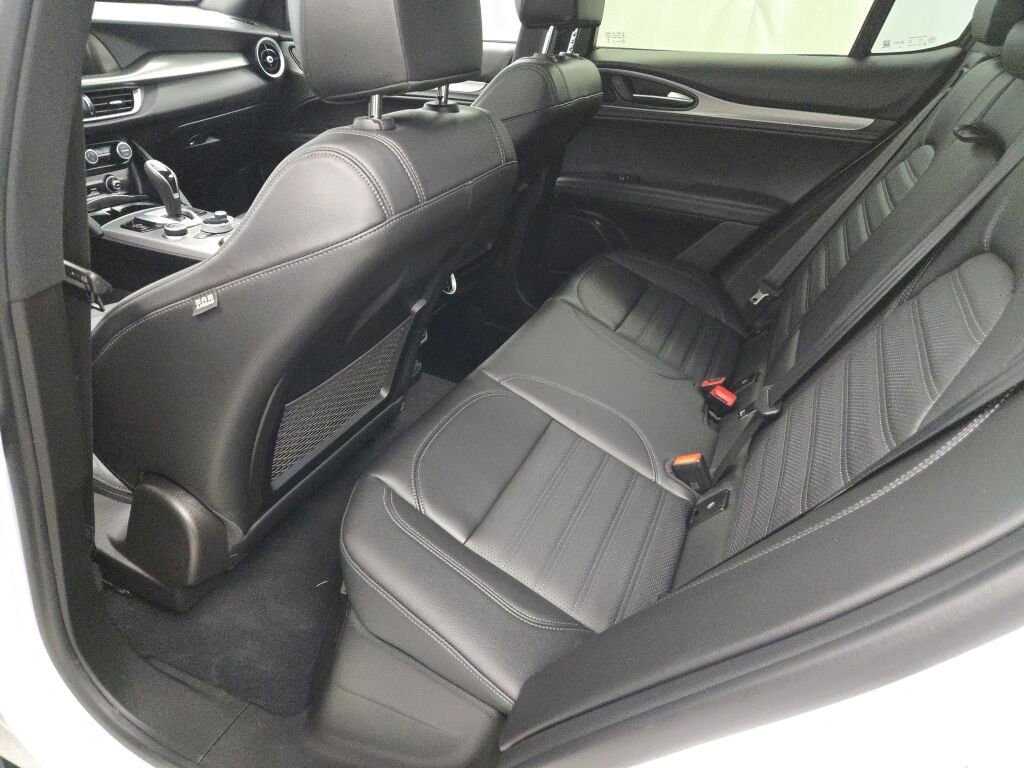Used 2024 Alfa Romeo Stelvio Veloce image 21