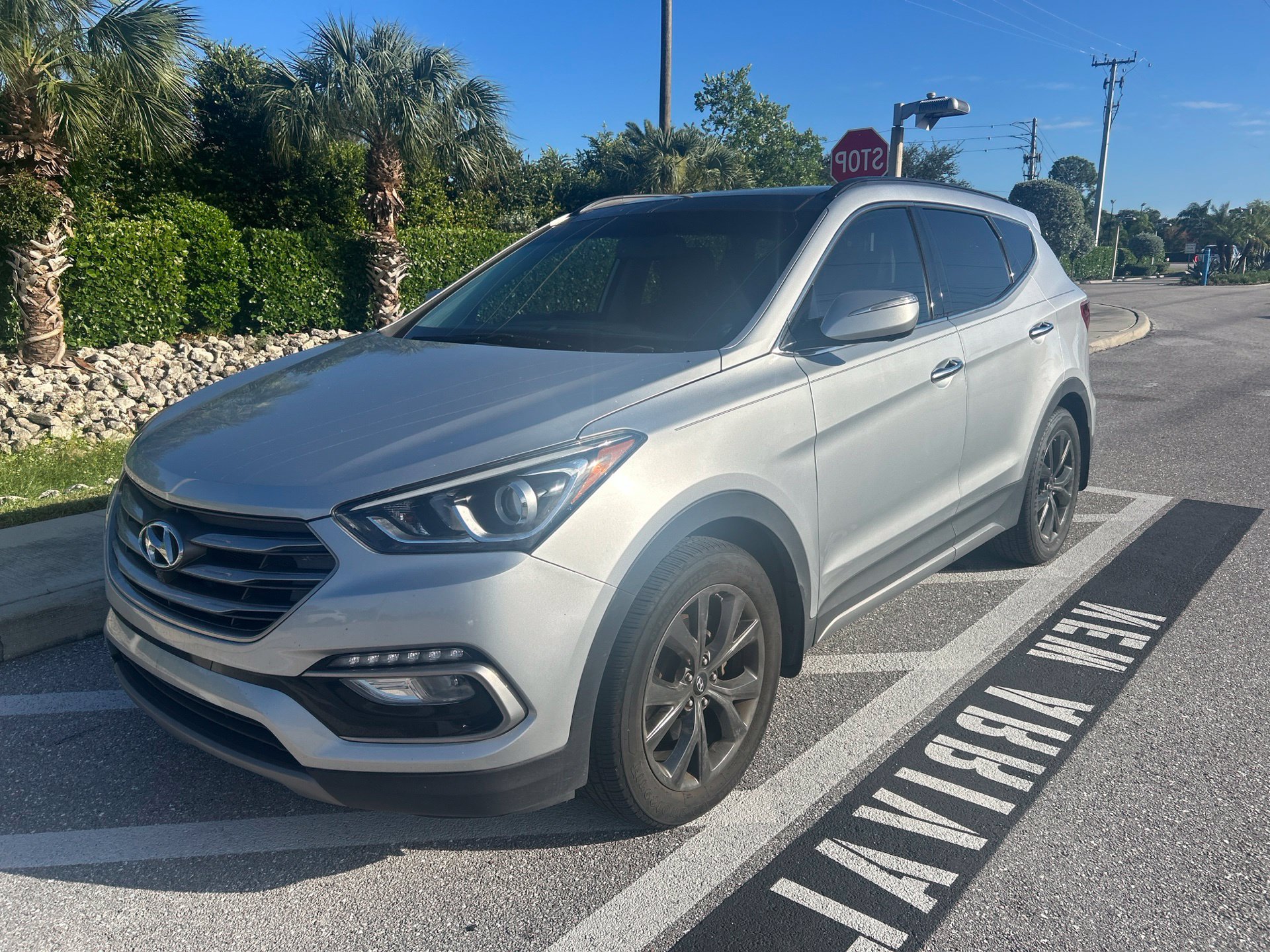 Used 2017 Hyundai Santa Fe Sport FWD image 1