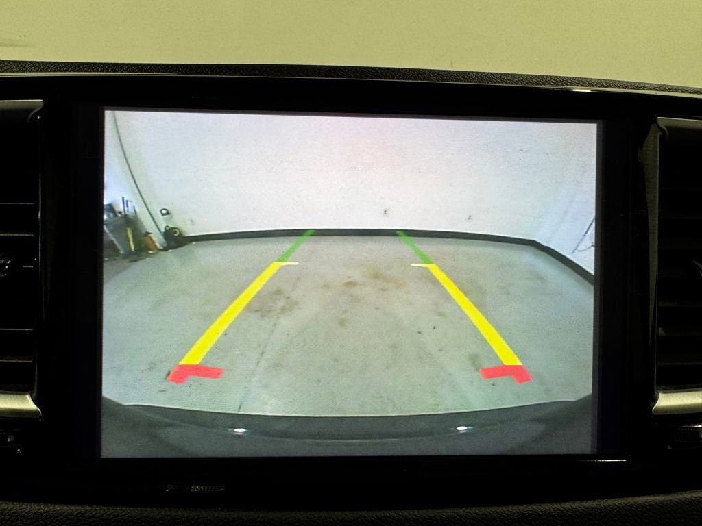 Used 2025 Chrysler Pacifica Select FWD image 9