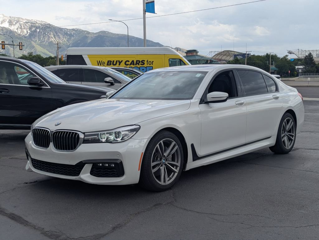 Used 2019 BMW 740i w/ M Sport Package RWD image 9