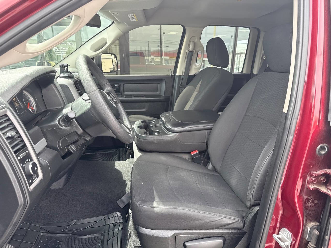Used 2018 RAM 1500 Express AWD/4WD image 11
