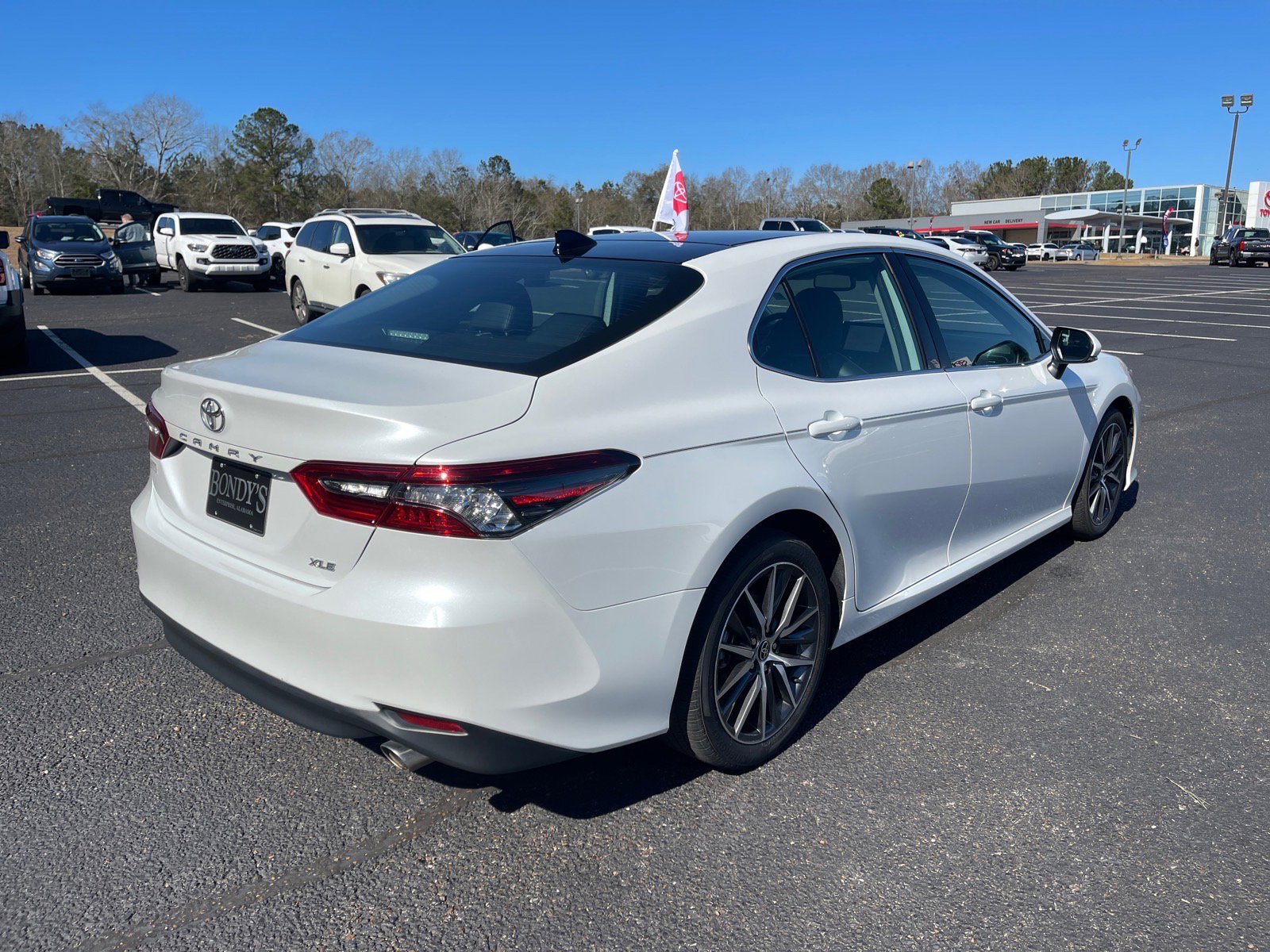 Used 2023 Toyota Camry XLE image 17