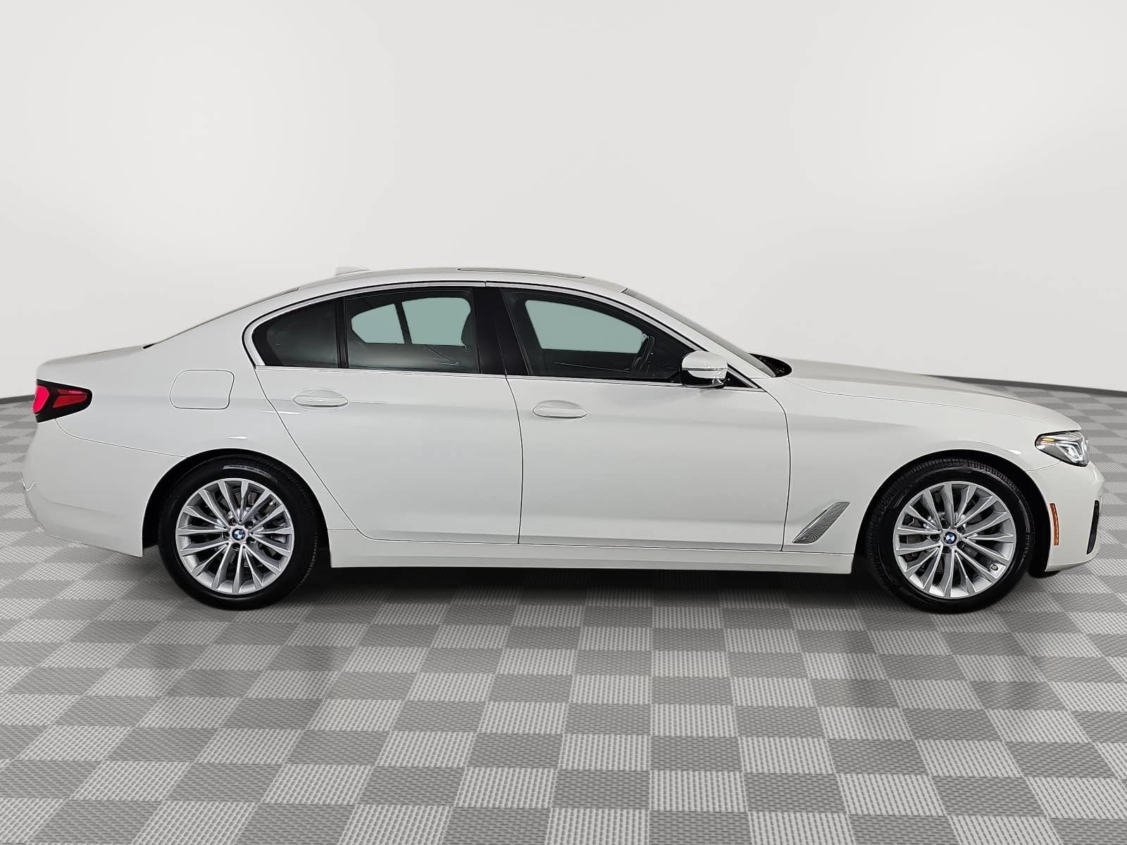 Used 2021 BMW 530i w/ Premium Package RWD image 9