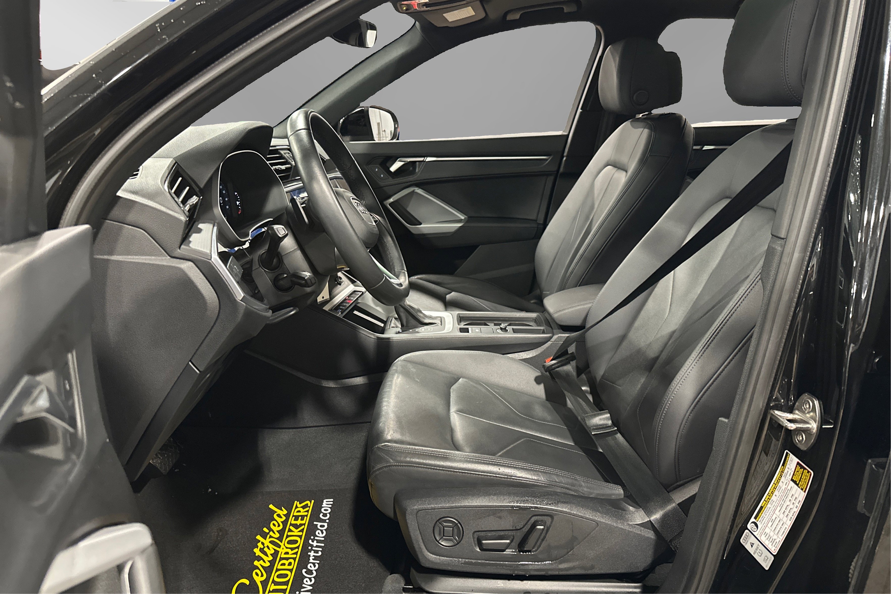 Used 2025 Audi Q3 2.0T Premium image 18