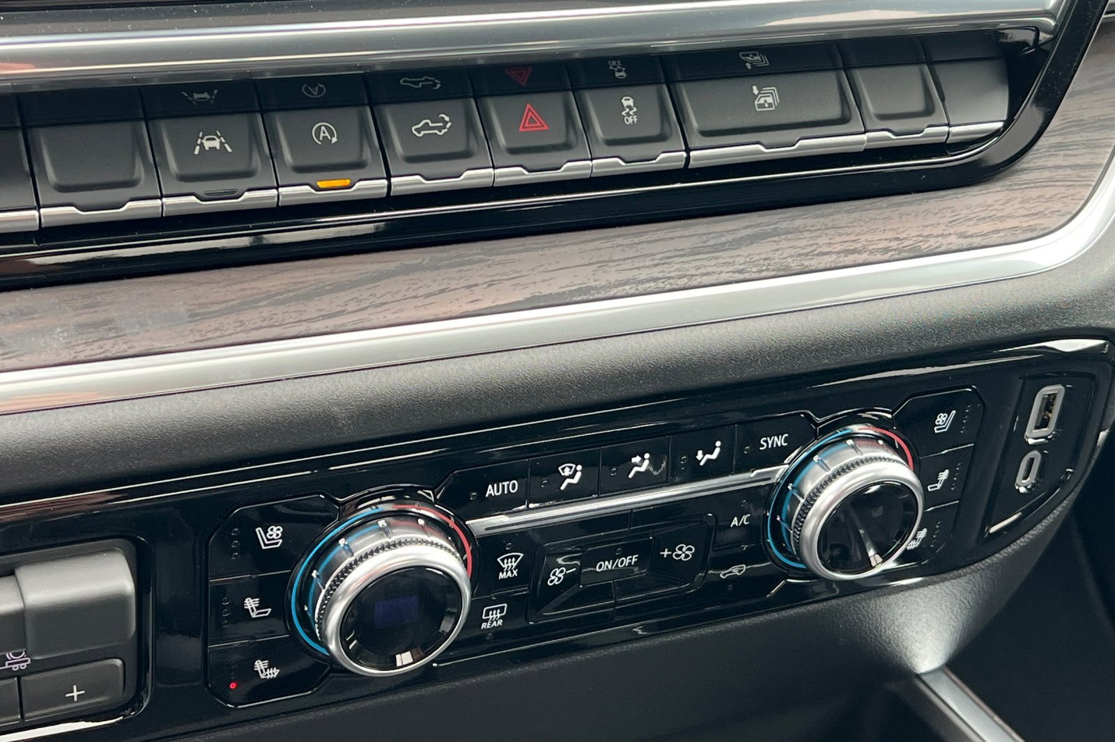 New 2026 GMC Sierra 1500 SLT w/ SLT Convenience Package image 19