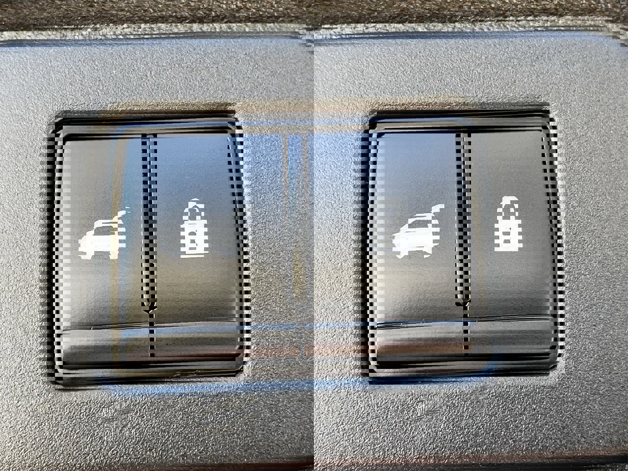 Used 2024 Nissan Pathfinder SV w/ SV Premium Package image 28