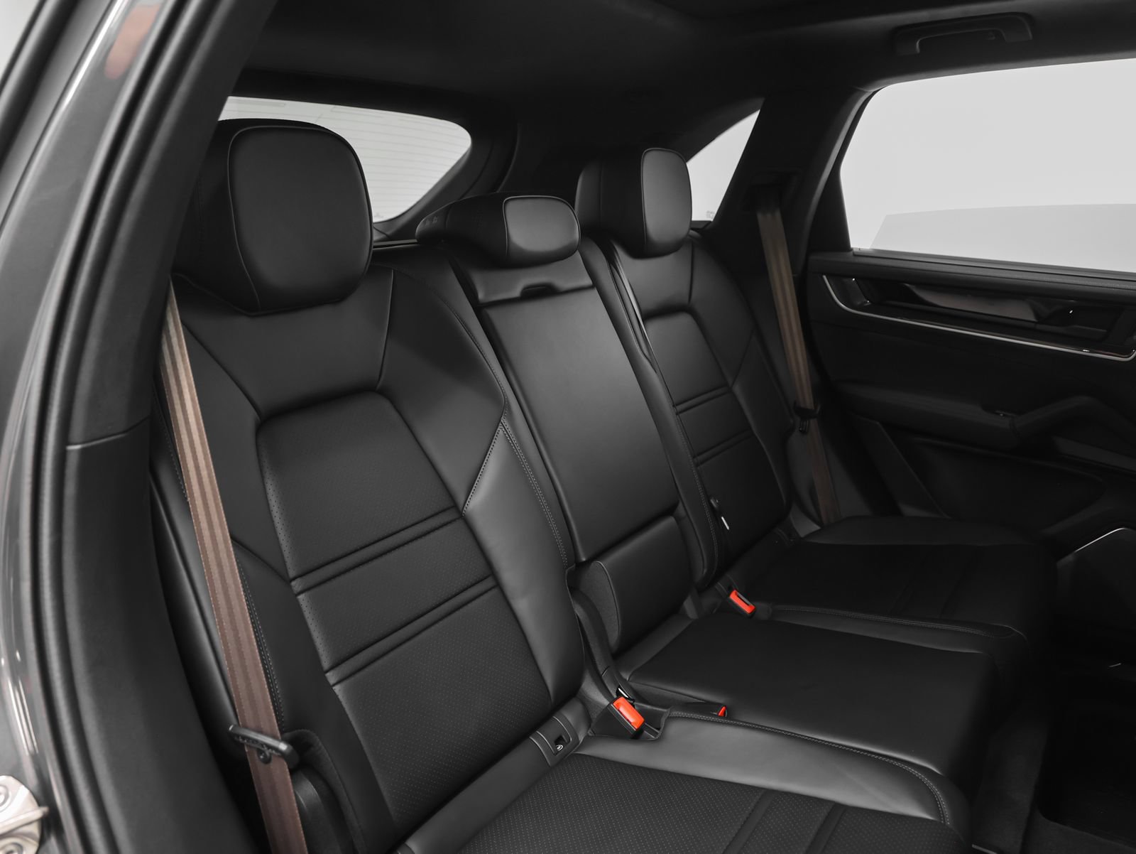 Used 2025 Porsche Cayenne Turbo AWD/4WD image 38
