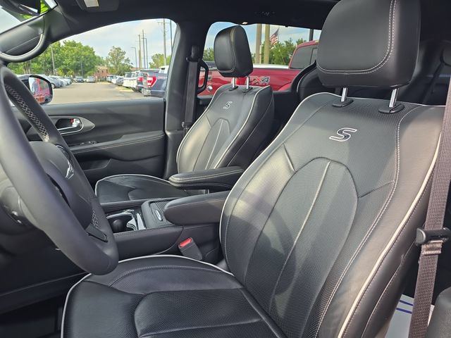 Used 2023 Chrysler Pacifica Limited w/ S Appearance Package AWD/4WD image 5