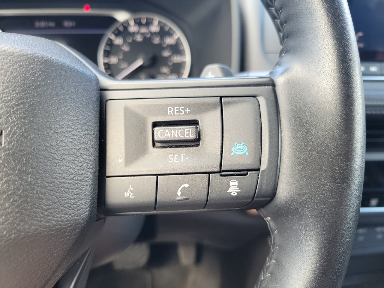 Used 2025 Nissan Rogue SV FWD image 18