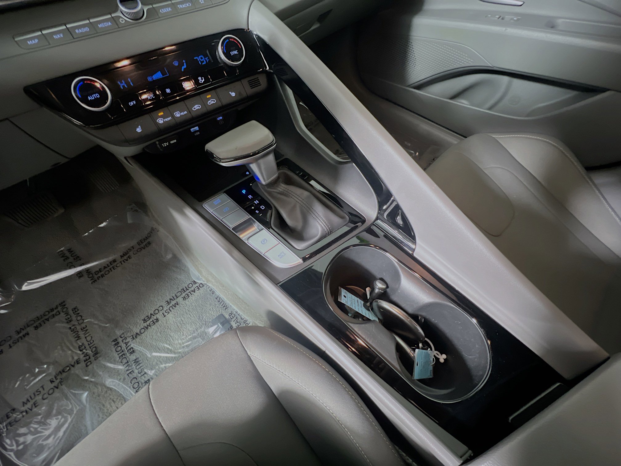 Used 2025 Hyundai Elantra SEL image 25