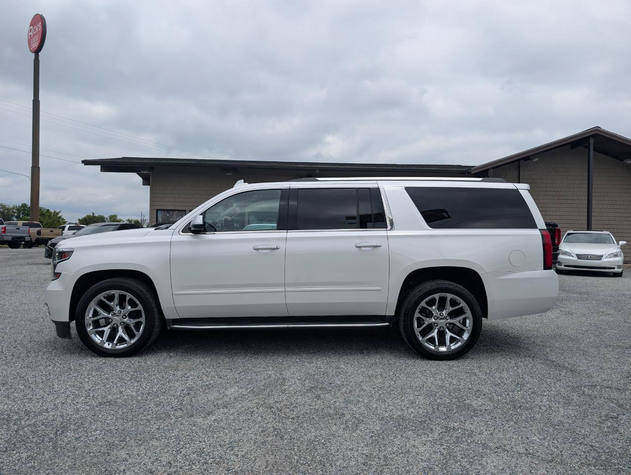 Used 2020 Chevrolet Suburban Premier w/ Premier 6.2L Value Package AWD/4WD image 8