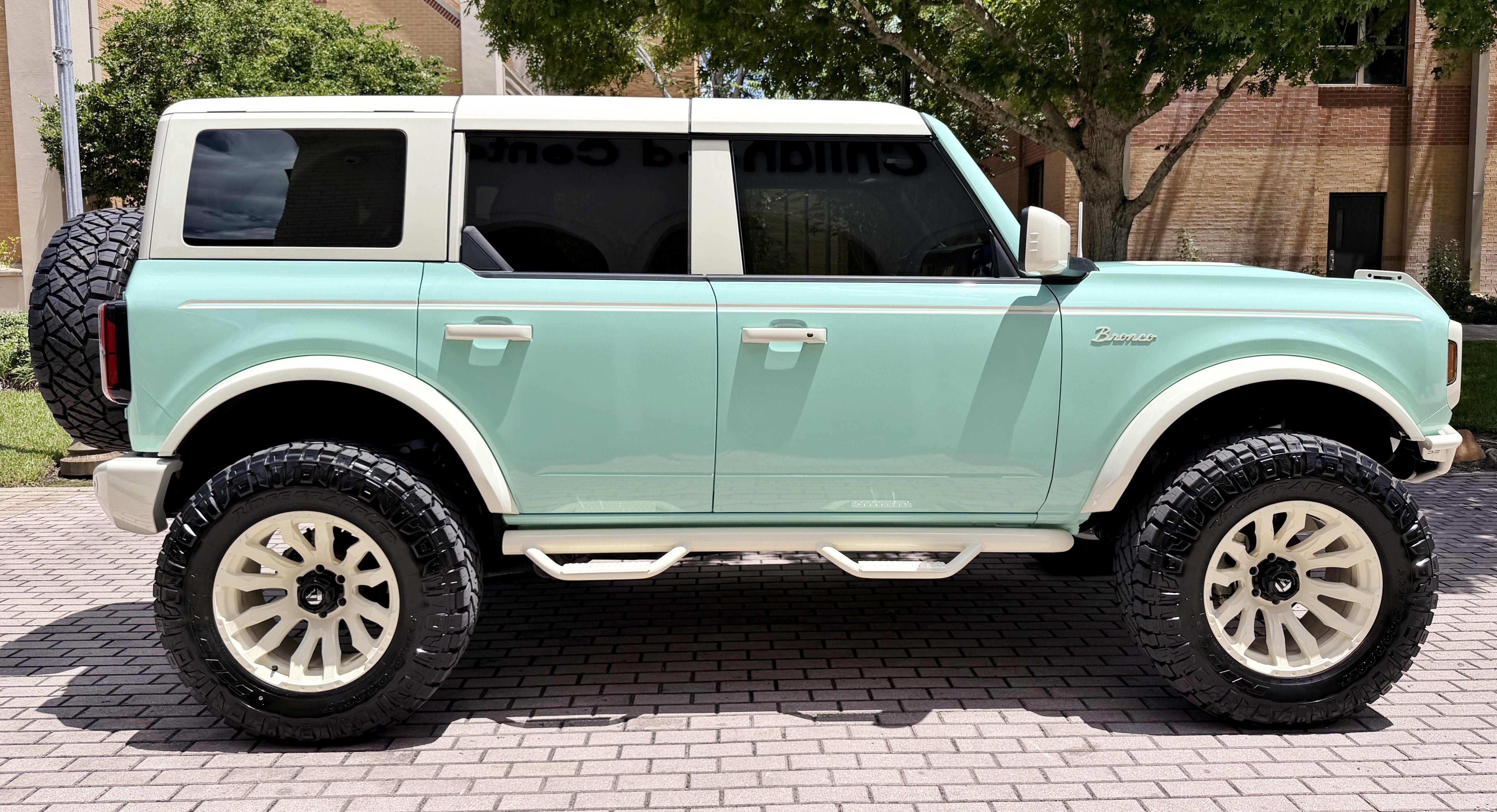 Used 2025 Ford Bronco Outer Banks AWD/4WD image 4