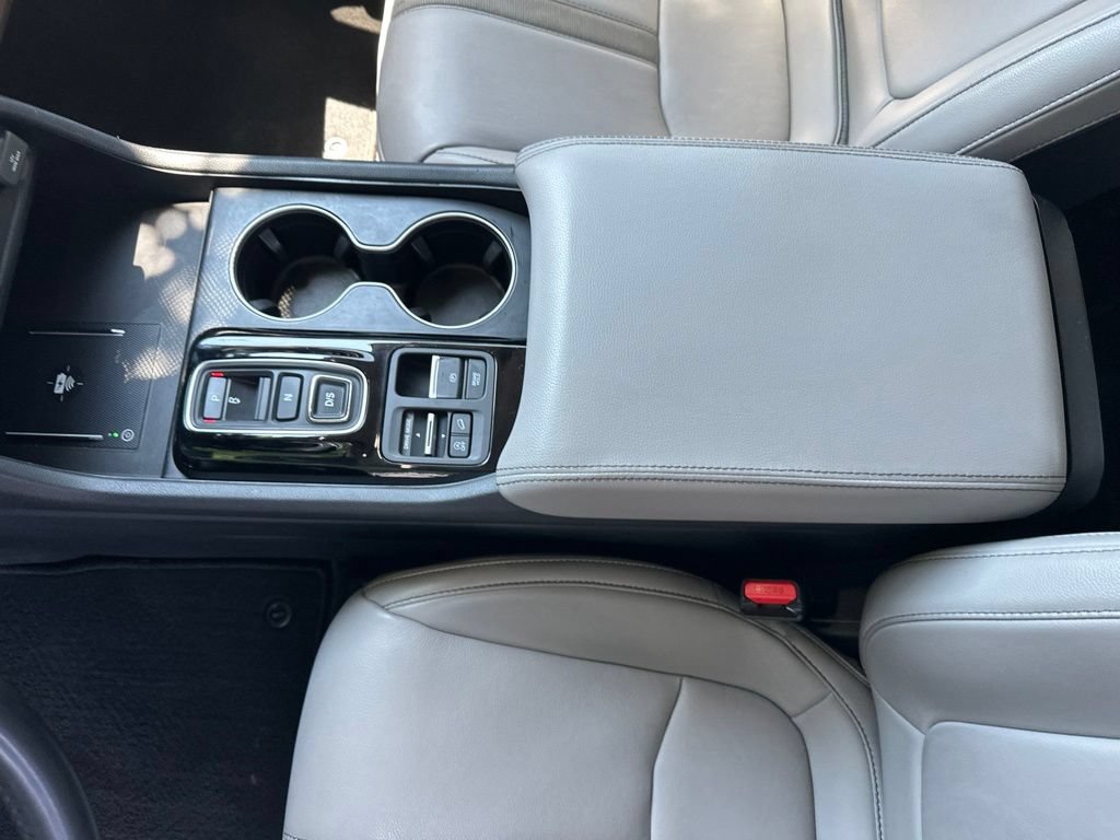 Certified 2025 Honda Pilot Touring image 27