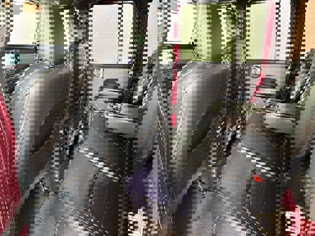 Used 2022 Jeep Wrangler Unlimited Sahara image 36