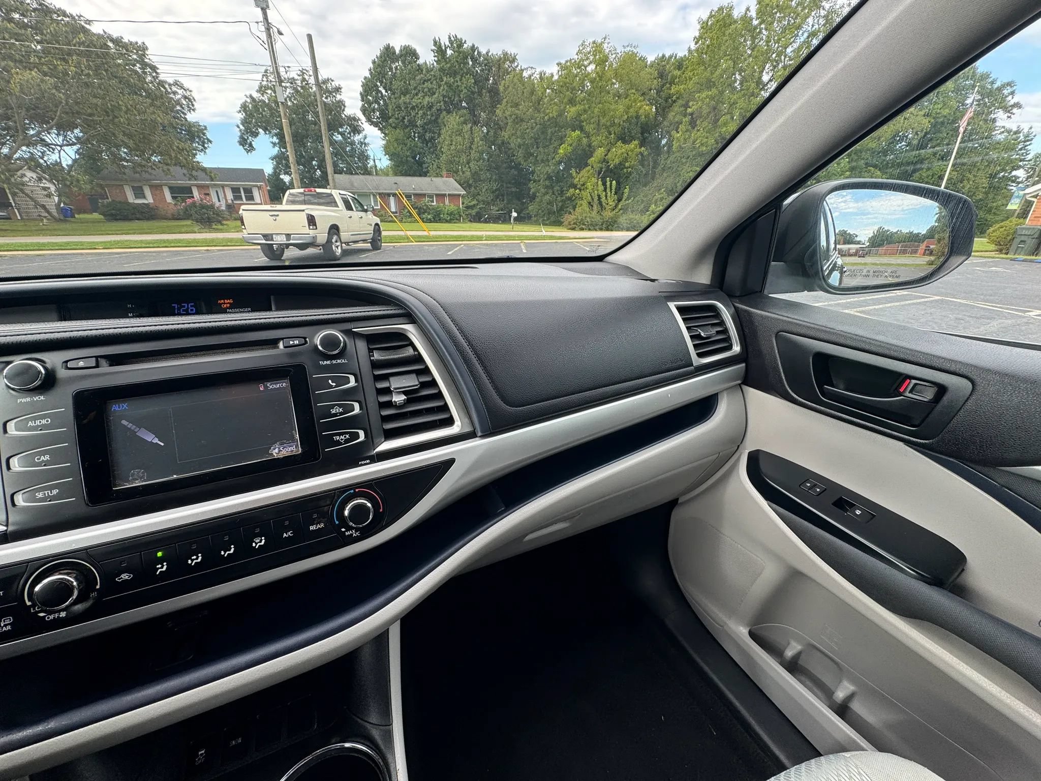 Used 2015 Toyota Highlander LE FWD image 22