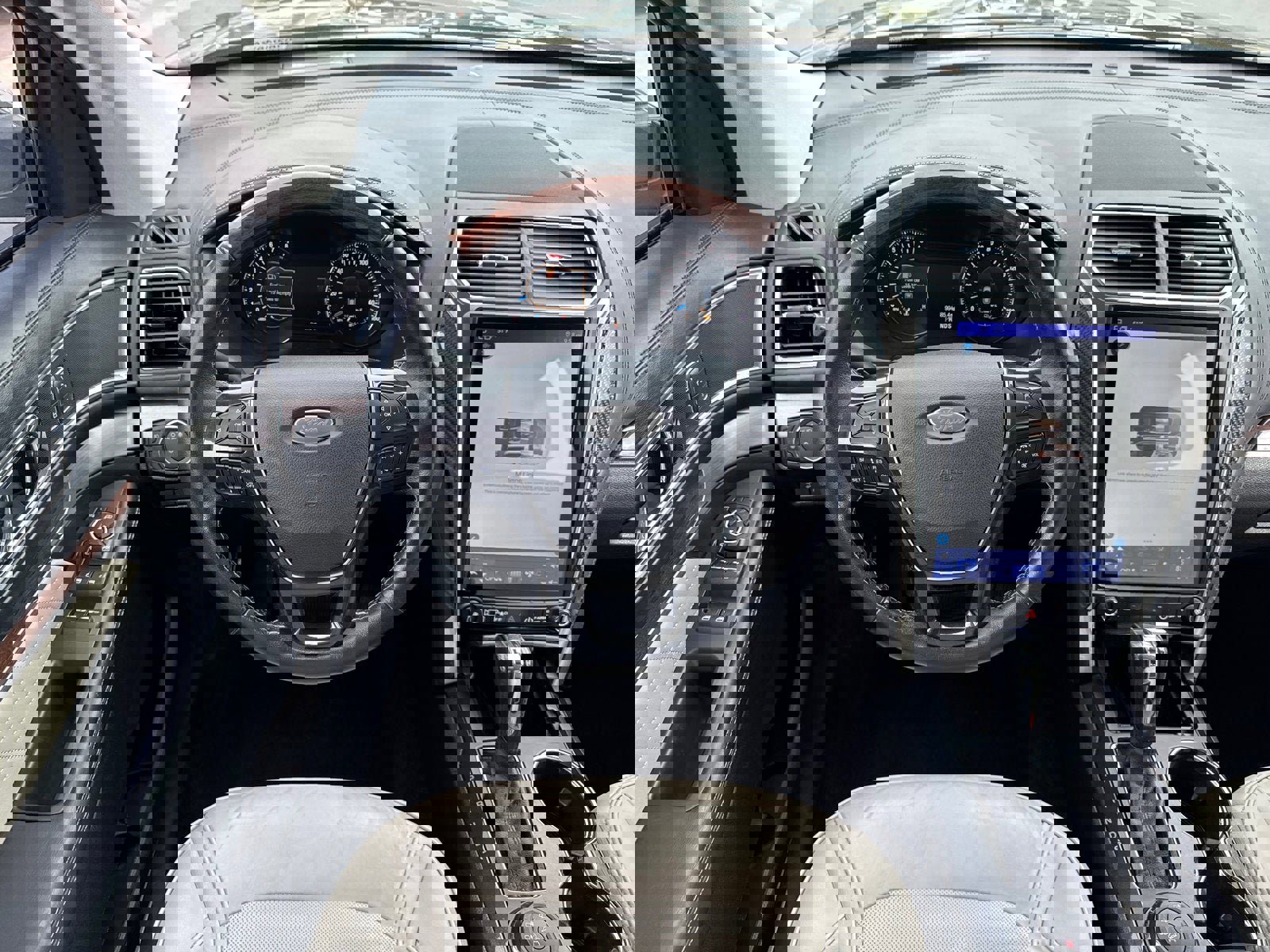 Used 2017 Ford Explorer Platinum image 23