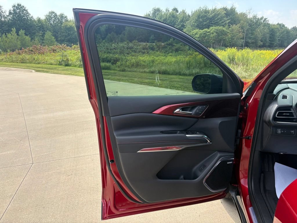 Used 2025 Chevrolet Traverse RS w/ LPO, Floor Liner Package FWD image 13