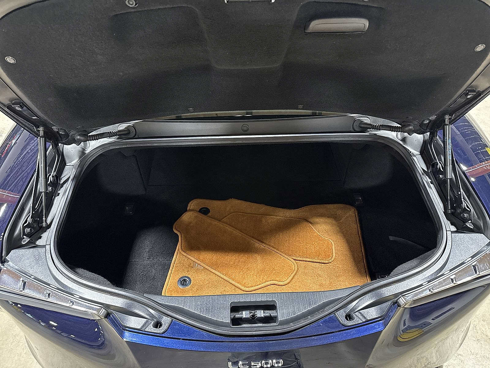 Used 2018 Lexus LC 500 Coupe w/ Touring Package RWD image 11