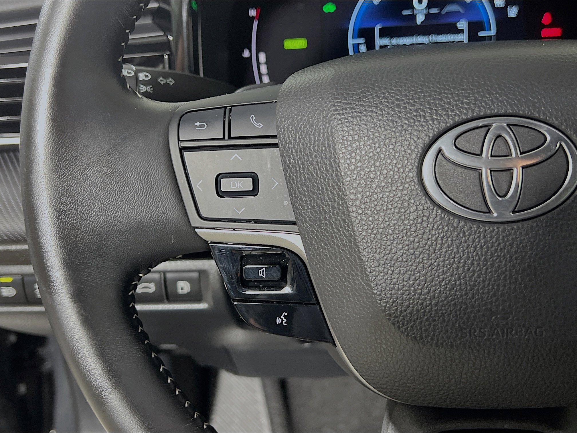 Used 2025 Toyota Camry SE w/ Multimedia Upgrade Package image 19