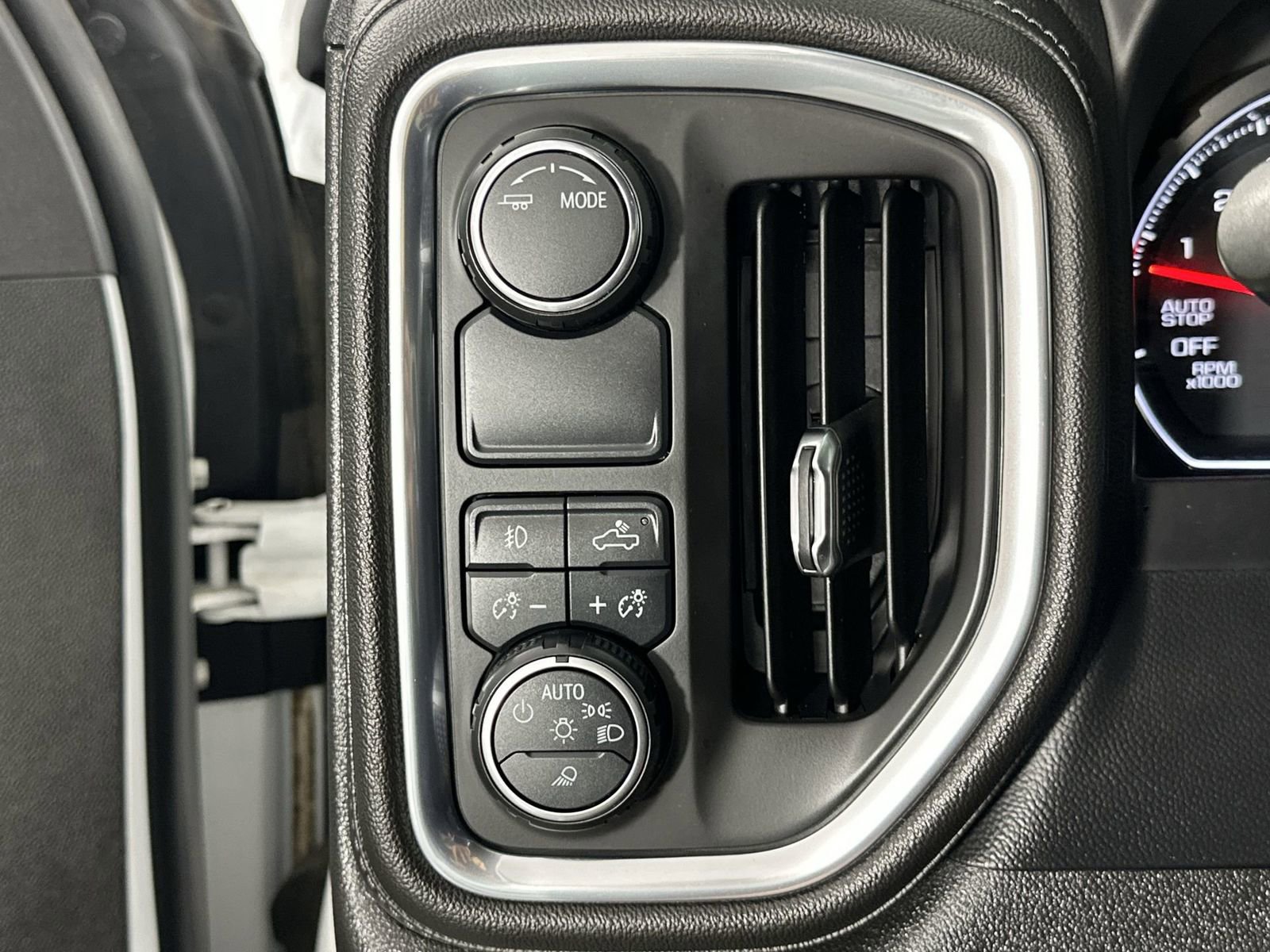 Used 2020 Chevrolet Silverado 1500 LTZ image 26