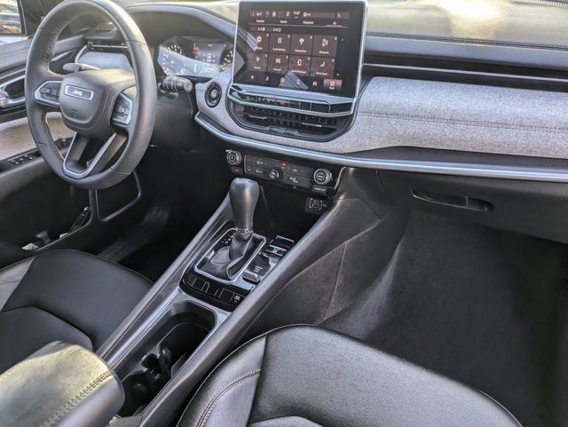 Used 2024 Jeep Compass Latitude image 33
