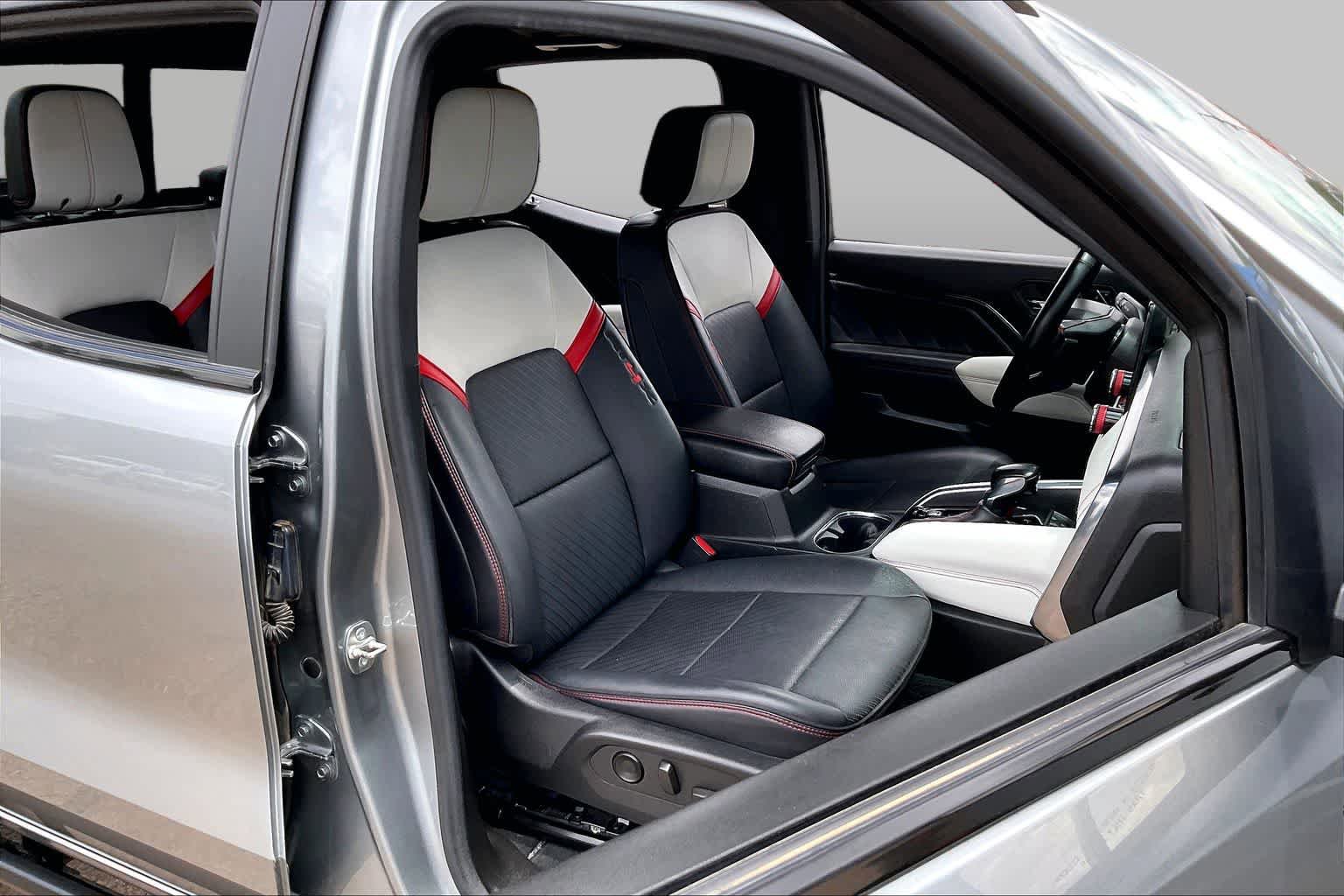 Used 2024 GMC Canyon AT4X AWD/4WD image 9